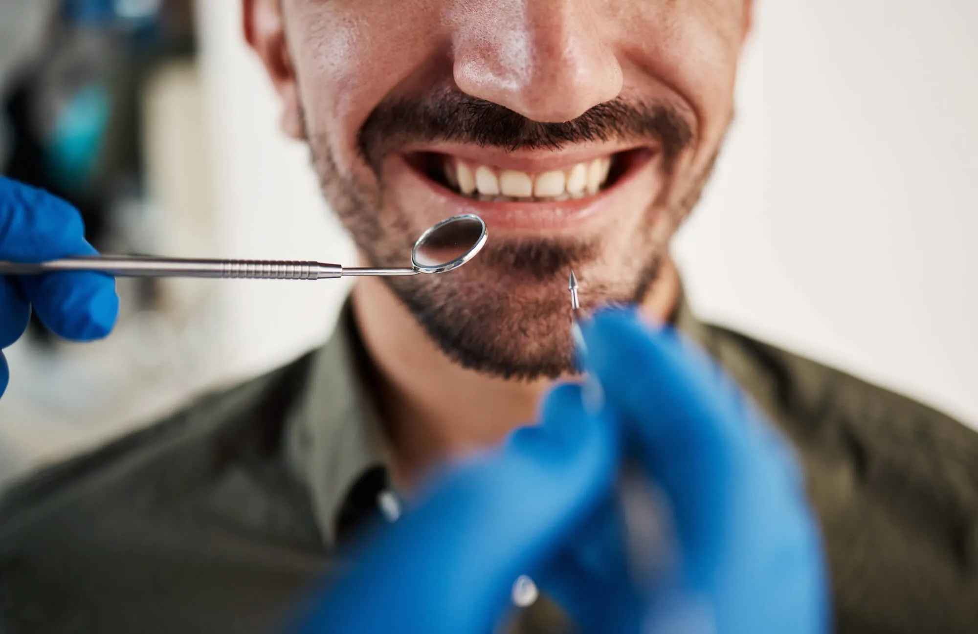 Holistic-dentist-in-Maryland-evaluating-patients-teeth